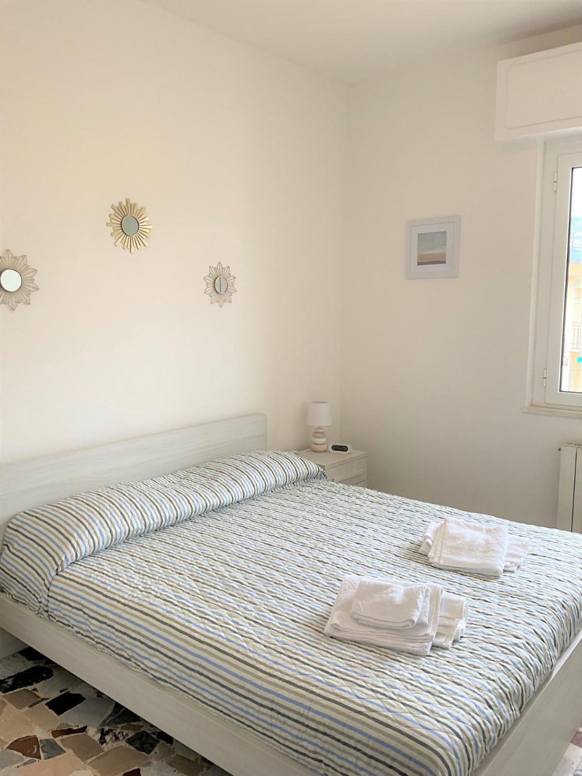 Vista Mare A 150 Mt Dalla Spiaggia - Free Parking E Ac Pietra Ligure Exterior foto